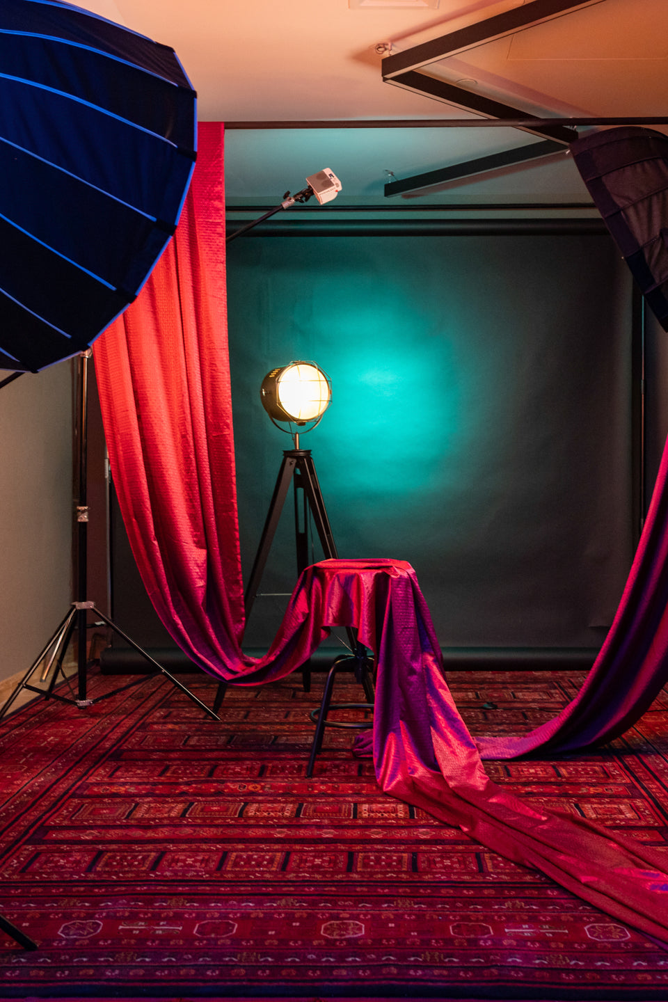 Studio B: Smart Multi-Color Backdrop Studio