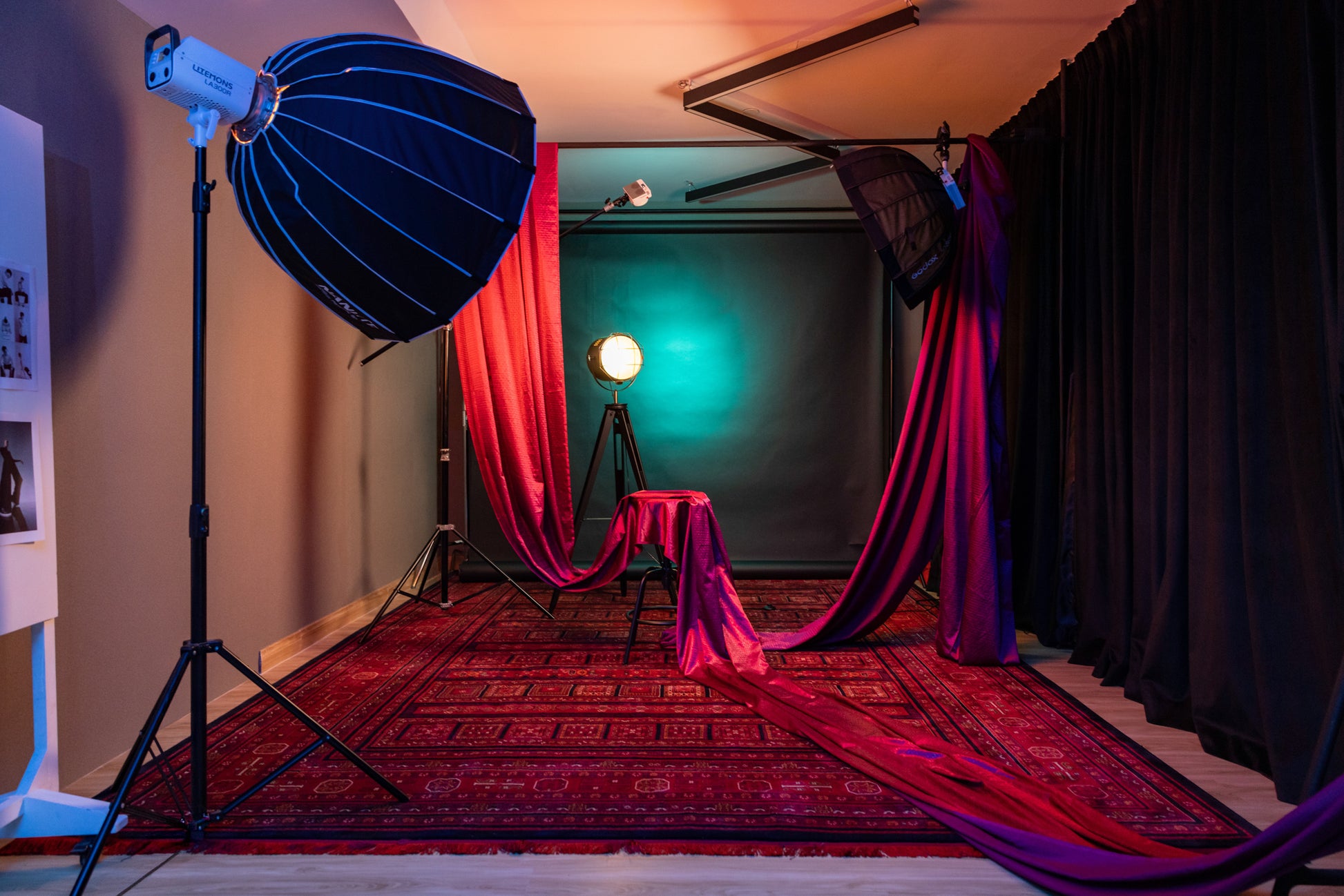 Studio B: Smart Multi-Color Backdrop Studio