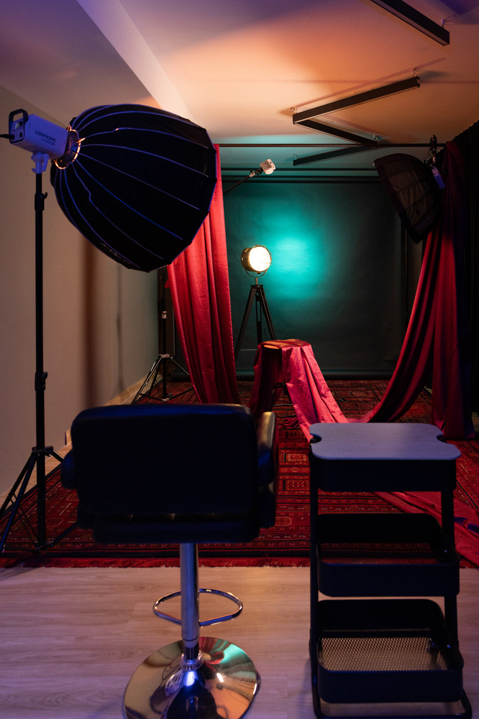 Studio B: Smart Multi-Color Backdrop Studio