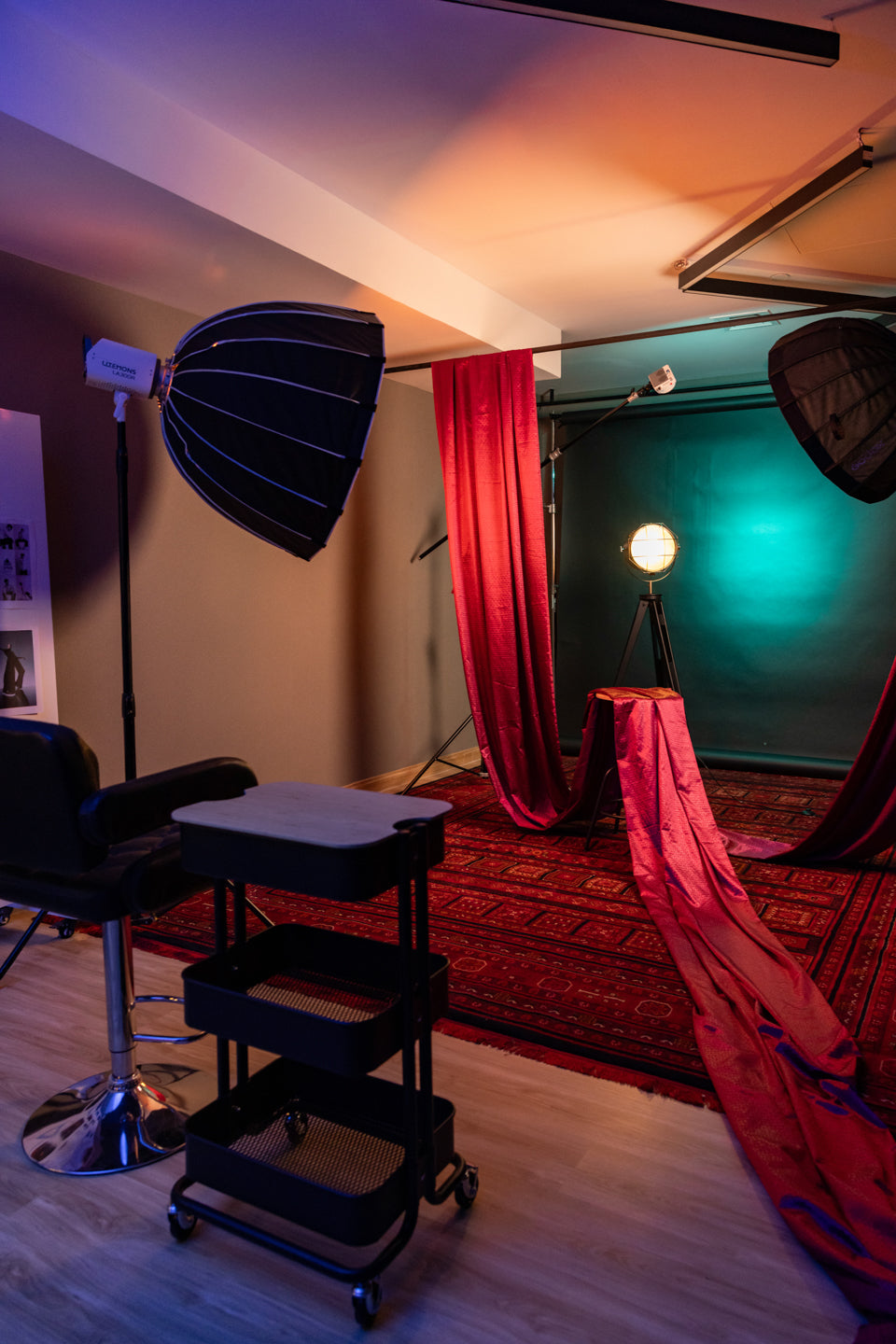 Studio B: Smart Multi-Color Backdrop Studio