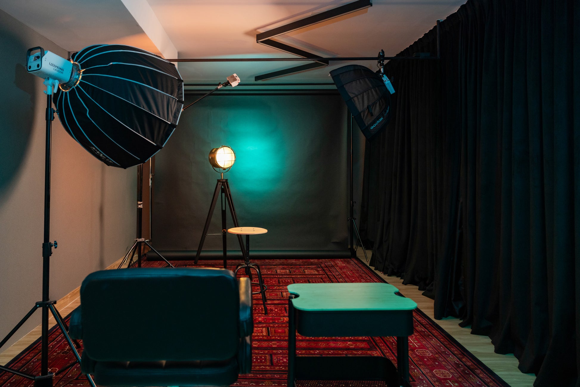 Studio B: Smart Multi-Color Backdrop Studio