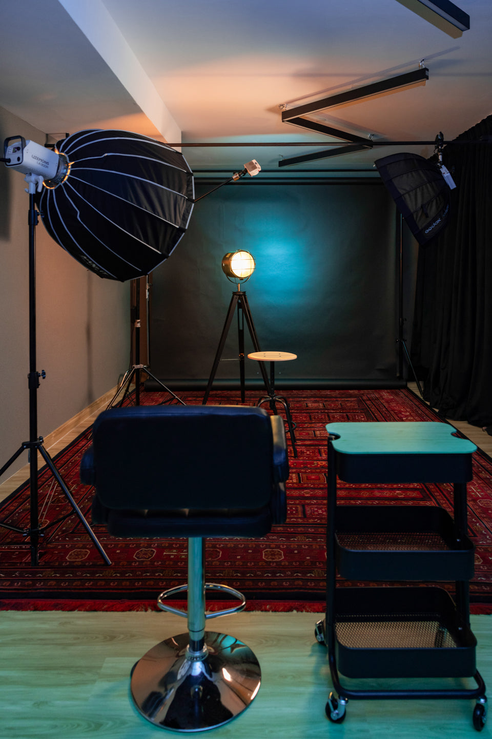 Studio B: Smart Multi-Color Backdrop Studio