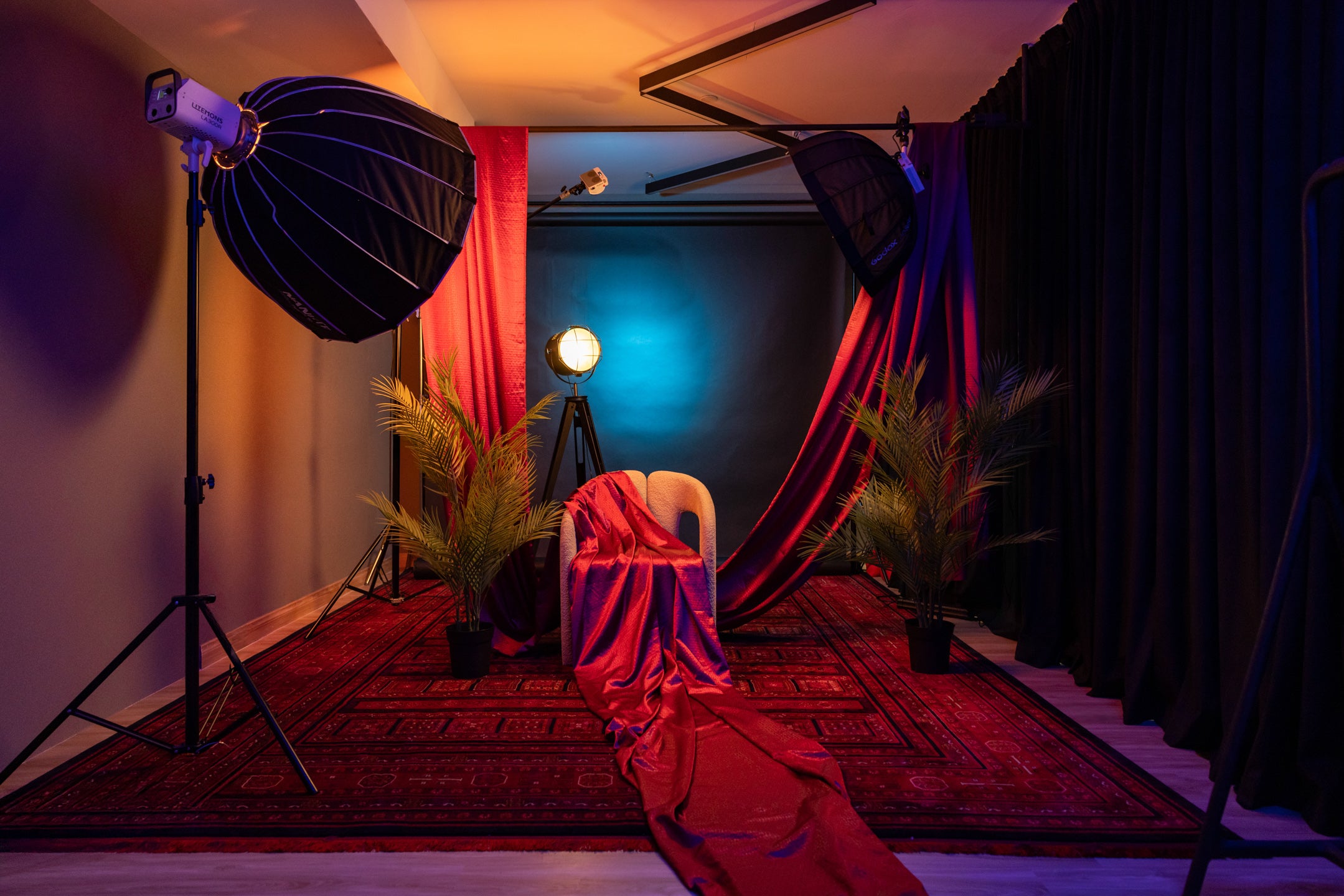 Studio B: Smart Multi-Color Backdrop Studio